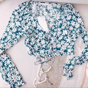 Trafaluc cropped floral top